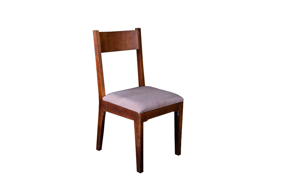 CADEIRA EM MADEIRA IMBUIA COM ESTOFADO AREIA