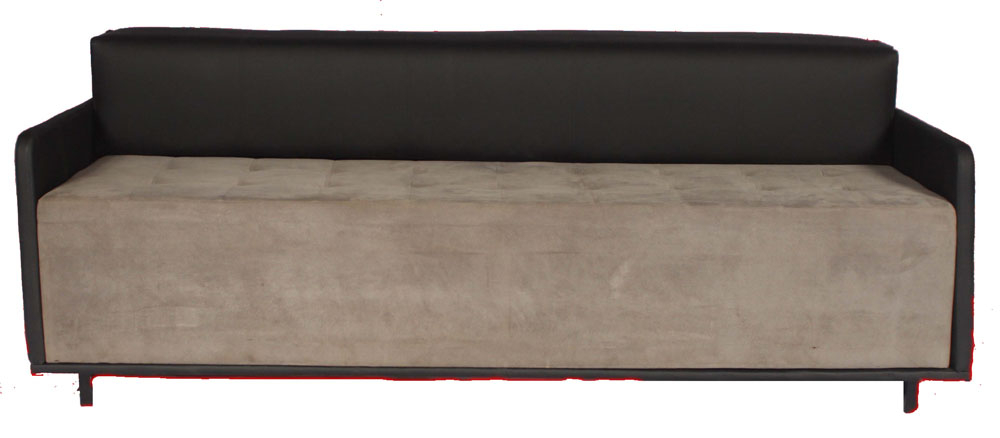 SOFA VELUDO COM ENCOSTO E BRAÇO COURINO 