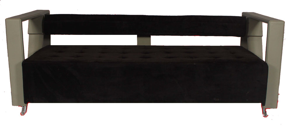 SOFA VELUDO COM  MADEIRA BRAÇO QUADRADO COM RODAS 